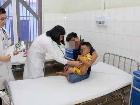 Huế: Tưởng không qua khỏi, bé trai 2 tuổi hồi phục kỳ diệu sau khi rơi xuống hồ cá Koi