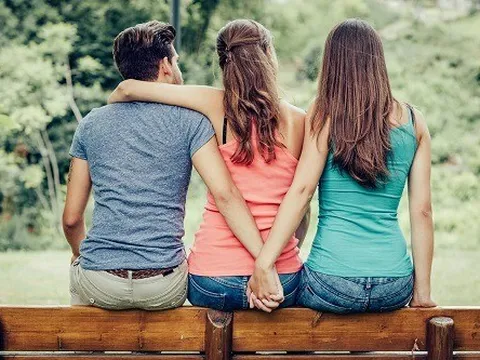 9 cách hỏi khéo giúp bạn “bóc mẽ” chồng ngoại tình mà không cần theo dõi