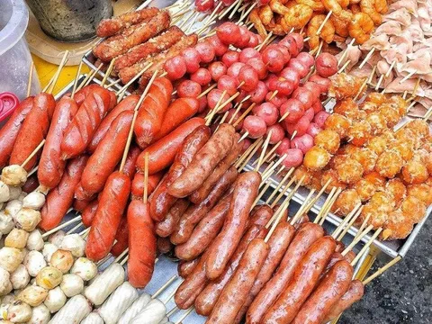 Mỗi lần ăn vặt vỉa hè, gan bạn đang “kêu cứu” mà không biết