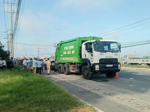 Hiện trường vụ tai nạn kinh hoàng ở Vĩnh Long khiến ô tô bẹp dúm, 2 thanh niên tử vong