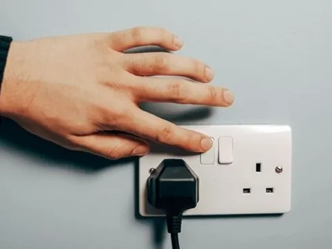 Sử dụng điện an toàn trong mùa mưa bão: Những điều cần lưu ý