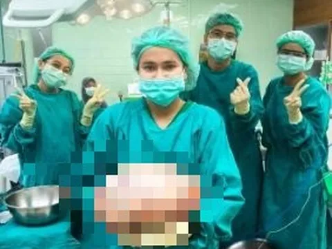 Cứ ngỡ béo bụng, người phụ nữ đi khám rồi mới chết lặng khi bác sĩ báo tin