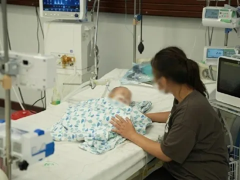 Bé 15 tháng tuổi nguy kịch, tổn thương phổi nghiêm trọng sau khi uống tinh dầu đuổi muỗi: Cảnh báo hiểm họa từ các sản phẩm "thảo dược"