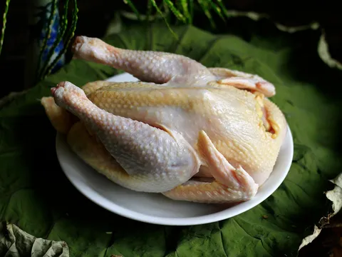 Cảnh báo: Thịt gà có 5 dấu hiệu này cần bỏ đi ngay, đừng tiếc mà giữ lại kẻo rước họa vào thân