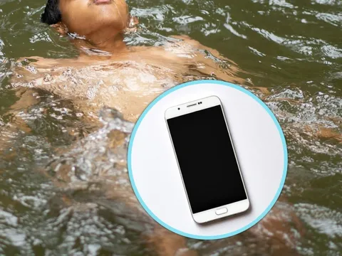 Say rượu, nam thanh niên liều mình lao xuống biển để "cứu" điện thoại bị rơi, trôi nổi suốt 4 giờ đồng hồ và cái kết khiến ai cũng sửng sốt