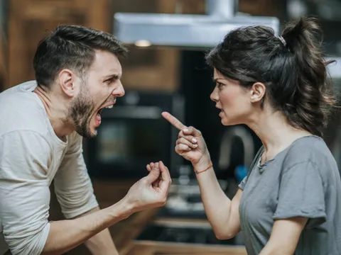 Bạn trai từng phản bội còn cầu xin “đừng chia tay, cứ đánh anh đi”, cô gái không thể kiềm chế và cái kết khiến ai nghe cũng rùng mình