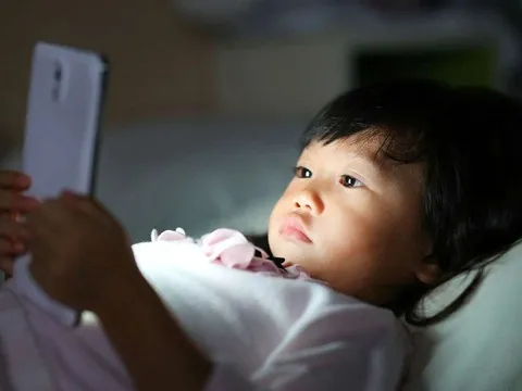 Bé trai mới 5 tuổi đã bị lác, mắt "toàn lòng trắng", bác sĩ chỉ ra nguyên nhân khiến bố mẹ ân hận cả đời