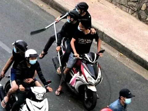 Hai nhóm thanh niên rủ nhau đi tìm "Na Tra", gây náo loạn trong đêm, vô cớ chặn đánh người đi đường ở Hà Nội