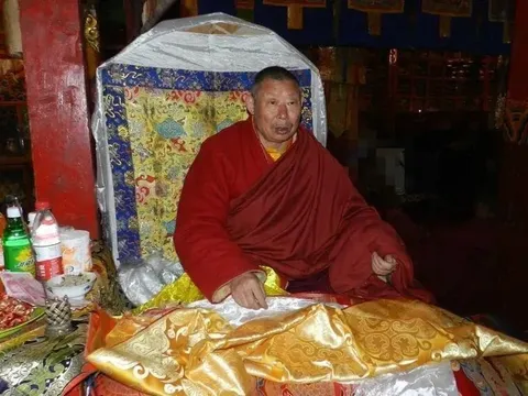 Vạch trần chiêu trò của kẻ tà dâm mạo danh "Phật sống", "tẩy não" và lạm dụng hàng trăm nữ đệ tử ở Trung Quốc