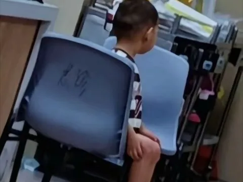 Người mẹ đơn thân bất ngờ qua đời, bé trai 2 tuổi ở cạnh thi thể mẹ nhiều ngày khiến ai cũng xót xa