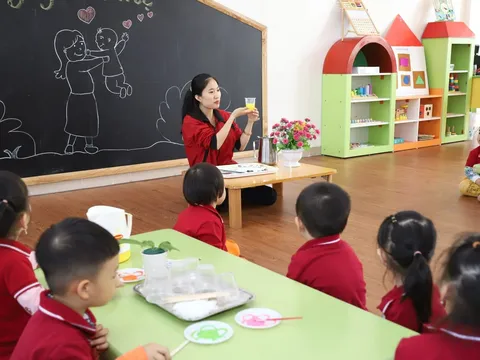 Tuổi nghỉ hưu của giáo viên nam và nữ thay đổi ra sao từ năm 2026, và vì sao giáo viên mầm non lại được nghỉ sớm hơn?