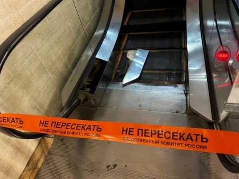 Bé trai 2 tuổi bị thang cuốn cuốn đứt tay ngay trong trung tâm thương mại, bác sĩ lắc đầu bó tay