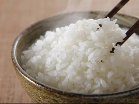 Cảnh báo 5 loại thực phẩm quen thuộc trong bữa cơm có thể biến thành “cực độc” nếu hâm nóng nhiều lần