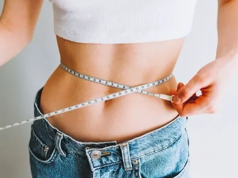 “Ăn thêm một hạt cơm cũng thấy tội lỗi”: Bé gái 14 tuổi ám ảnh ngoại hình, ép cân từ 49kg xuống 35kg, cơ thể suy nhược đến mức phải nghỉ học