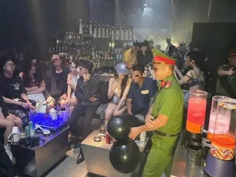 Đà Nẵng: Đột kích quán Pub nổi tiếng lúc nửa đêm, công an phát hiện điều bí mật khủng khiếp