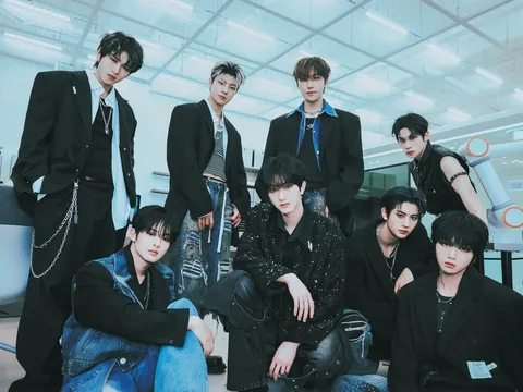 Nam thần tượng K-pop sốc vì bị fan nữ cưỡng hôn giữa sự kiện, video lan truyền khiến dư luận phẫn nộ