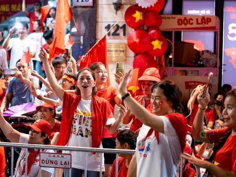 Chùm ảnh: Một "đêm trắng” hân hoan đón chờ Đại lễ A80 của dân tộc