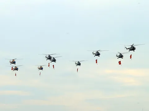 Chùm ảnh: Không quân Việt Nam phô diễn sức mạnh trên bầu trời Thủ đô ngày Quốc khánh