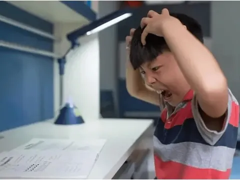 Bé trai 11 tuổi co giật, khó thở sau 14 tiếng làm bài tập không nghỉ, câu chuyện khiến ai làm cha mẹ cũng rùng mình