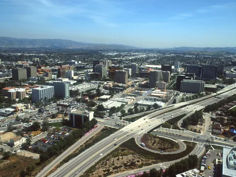 Camera ghi lại khoảnh khắc thót tim: Tiệm vàng người Việt bị cướp ngay tại nơi vừa được xếp hạng an toàn nhất nước Mỹ