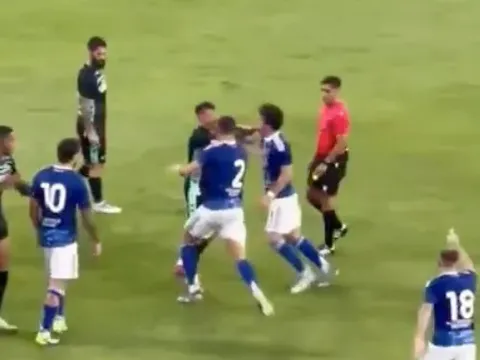 Hỗn chiến nổ ra trong trận giao hữu Betis – Como: Cầu thủ lao vào ẩu đả như võ đài và tấm thẻ đỏ dành cho cựu sao Arsenal Hector Bellerin