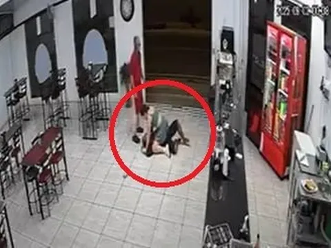Tên cướp chọn nhầm “con mồi”, bị cô gái 25 tuổi quật ngã và khóa chặt bằng đòn võ hiểm hóc ngay giữa quán ăn