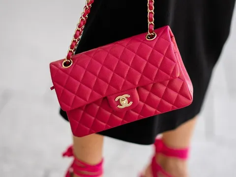 “Em không thể sống thiếu Chanel”: Cô gái lén bán xe người yêu để tậu túi hiệu chỉ vì sợ bị chê... gái "quê"