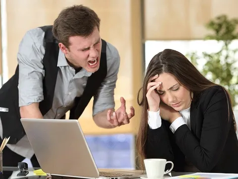 Bị sếp mắng giữa cuộc họp, nữ nhân viên 25 tuổi rơi vào trầm cảm rồi tự tử: Hé lộ khoản bồi thường "khủng" mà gia đình được nhận