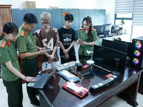 Khởi tố 2 đối tượng sinh năm 2006 lừa đảo qua mạng xã hội, chiếm đoạt hơn 15 tỷ đồng