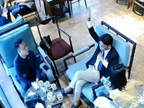 Vụ "tổng tài" ra hiệu lệnh đánh nhân viên quán cà phê ở Hà Nội: Công an vào cuộc