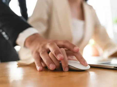 Nữ doanh nhân mê trai trẻ, chi cả chục tỷ đồng để người tình bỏ vợ và cái kết đắng ngắt