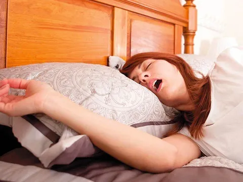 Tôi sợ hãi ngày đầu làm dâu vì ngủ quên đến 7h sáng, lời mẹ chồng nói sau đó khiến cả đời tôi không quên