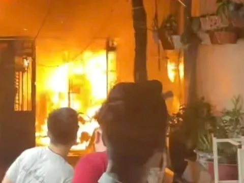 Nghi án con trai phóng hỏa nhà 2 tầng ở Hà Nội do mâu thuẫn với bố, 1 người bị thương