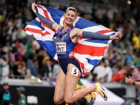 Nữ hoàng điền kinh nước Anh tỏa sáng với HCB 200m, nhưng nhan sắc mới là điều làm cả thế giới “bùng nổ”
