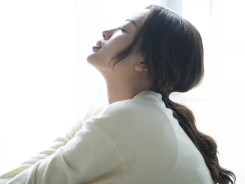 Nằm viện trong cô đơn, tôi nhắn tin cho chồng cũ “em mệt quá, muốn gặp anh” rồi bật khóc khi thấy anh trả lời điều này