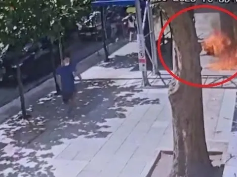 Nam thanh niên tự biến mình thành “đuốc sống” giữa đường sau cuộc gọi bí ẩn, người dân bàng hoàng chứng kiến cảnh tượng chưa từng thấy