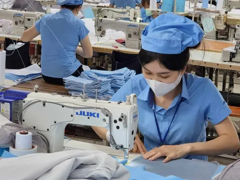 Ai cũng cần biết để không bỏ lỡ quyền lợi: Lao động nữ sinh con được hưởng bao nhiêu tiền thai sản theo quy định mới nhất?