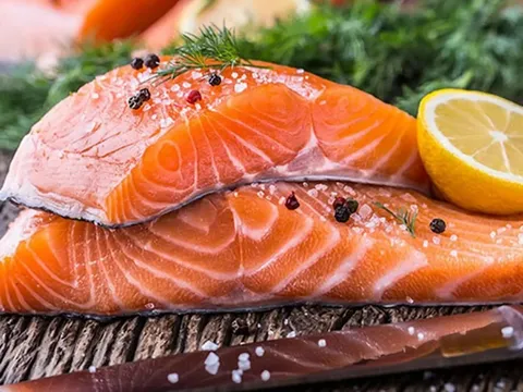 Bí quyết chọn cá hồi tươi ngon, không tanh và giàu dinh dưỡng bà nội trợ nào cũng cần biết