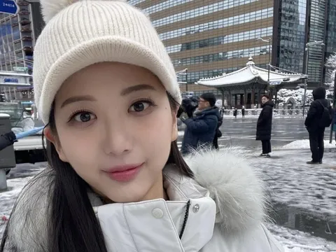 Diễn biến mới nhất vụ nữ MC thời tiết bị đồng nghiệp bắt nạt đến mức tự tử, để lại 17 trang thư tuyệt mệnh: Người mẹ tuyệt thực buộc đài truyền hình phải xin lỗi