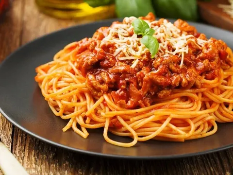 Món mì quen thuộc này khiến 2 cha con tử vong, 5 người nguy kịch sau khi ăn