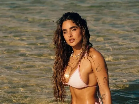 Người mẫu xinh đẹp bị tung clip "nóng", đau đớn tố bạn trai cũ phản bội khiến ai cũng xót xa