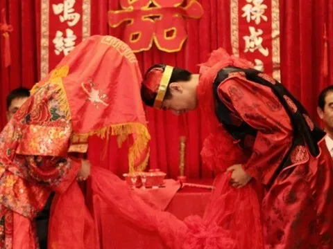 Hy hữu: Cô dâu hủy hôn sát ngày cưới, đòi “bồi thường” hơn 100 triệu chỉ vì một cái ôm