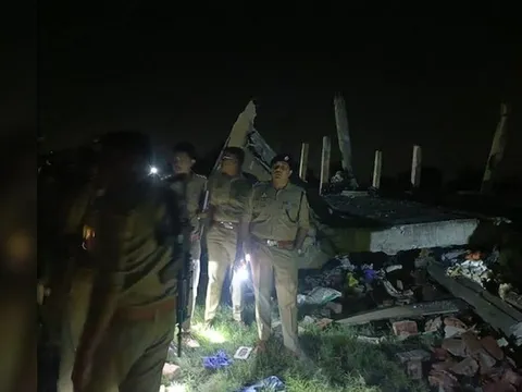 Vụ nổ kinh hoàng làm sập nhà, 5 người thiệt mạng và nhiều người bị thương: Nghi do vật dụng quen thuộc này trong bếp