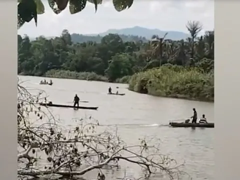 Giặt đồ bên sông, người phụ nữ bất ngờ bị cá sấu tấn công, vùng vẫy trong tuyệt vọng