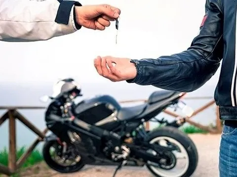 Bạn mượn xe rồi lại mang đi cầm cố, chủ xe có thể làm gì để đòi lại tài sản hợp pháp?