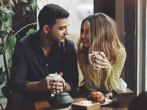 Tôi thú nhận với anh rằng mình là con gái chủ tịch, nhưng câu trả lời của anh lại khiến tôi không kìm được nước mắt