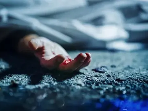 Đau lòng: Xe ben chạy ngược chiều tông trực diện xe điện, 4 người trong một gia đình tử vong thương tâm