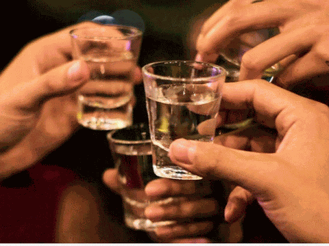 Lý do sau bữa nhậu, 6 người đàn ông phải nhập viện trong tình trạng nguy kịch