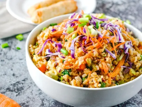 Đặt cơm chay nhưng lại nhận cơm gà, khách hàng mang súng đến bắn chủ quán tử vong