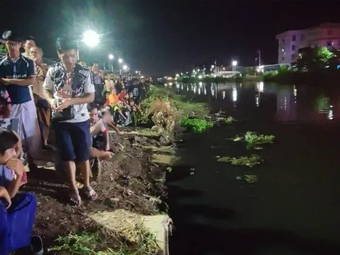 Không trả được tiền, người đàn ông bị chủ nợ ép nhảy xuống kênh giữa đêm, thi thể được phát hiện sau 20 phút tìm kiếm